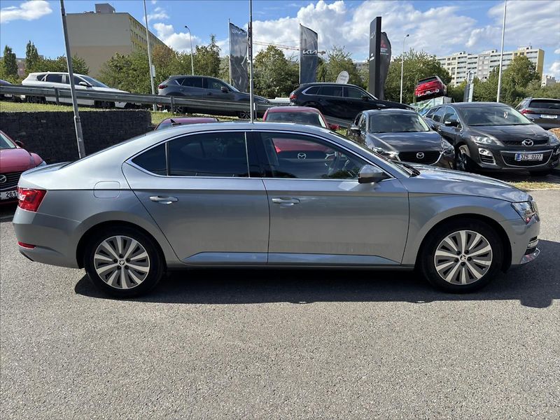 Škoda Superb 2,0 TDi AT Style SERVIS - fotka 6 z 43