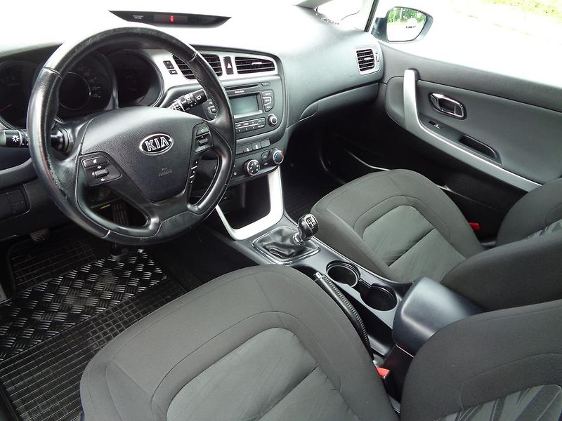 Kia Ceed (2015) 1.4  CVVT,KOUPENO ČR,1.MAJITEL - fotka 9 z 12