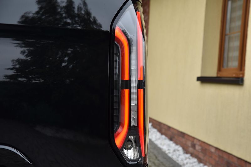 Ford Tourneo Custom L1 SPORT 2.0 EcoBlue,LED,ČR,1M - fotka 48 z 50
