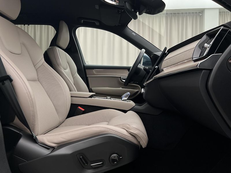 Volvo XC90 T8 AWD BRIGHT PLUS 7 MÍST - fotka 19 z 53