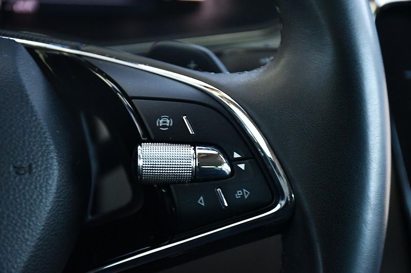 Škoda Superb 2.0TDi147kW STYL DSG 4X4 ČR 1M - fotka 24 z 42