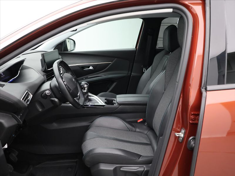 Peugeot 5008 1.2 PT 96kW Allure 7-Míst DPH - fotka 11 z 32
