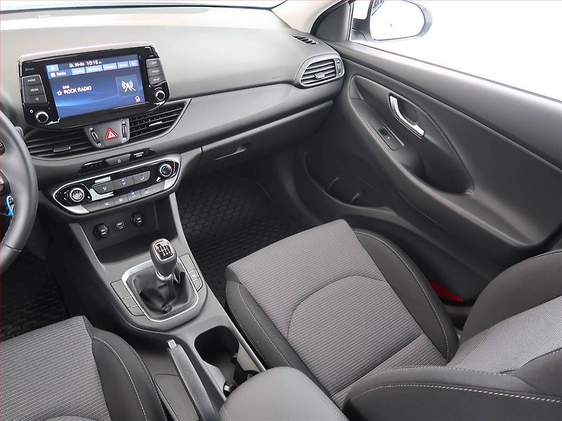 Hyundai i30 (2023) Komfort 1.0 T-GDI, ČR,1.maj - fotka 8 z 19