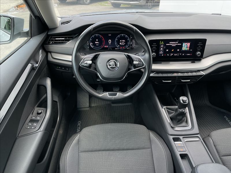 Škoda Octavia 2,0 TDI Combi Ambition Plus - fotka 7 z 23
