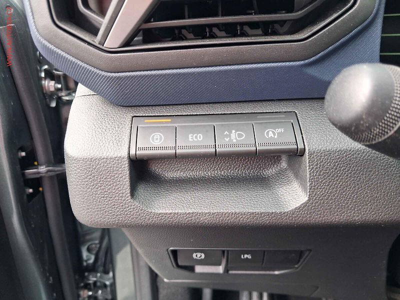 Dacia Duster (2024) 1.0 TCe, 1.maj,ČR, Journey - fotka 16 z 21