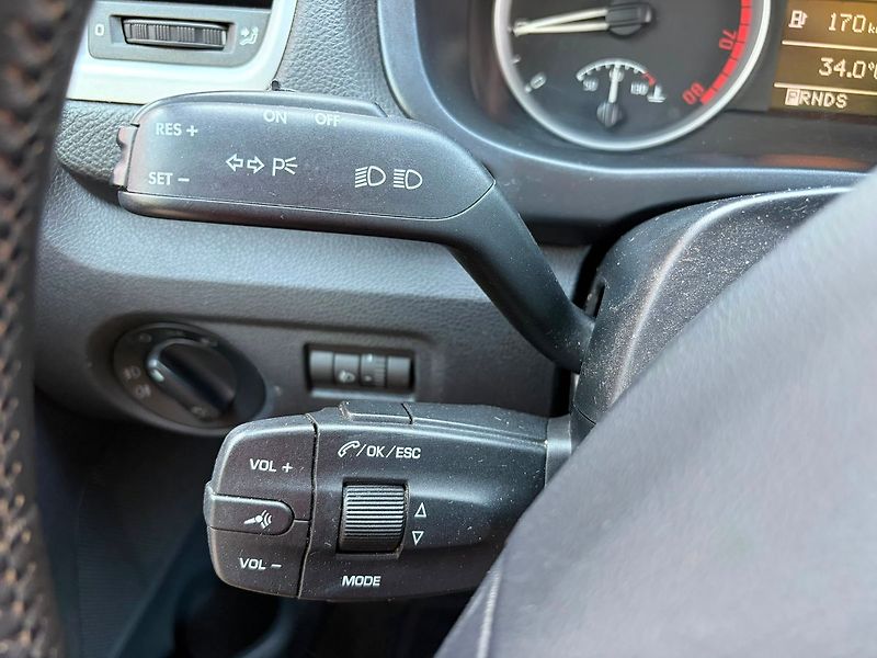 Škoda Fabia 1.6 Elegance Aut., AutoAC, TOP - fotka 17 z 21