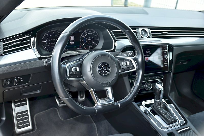 Volkswagen Arteon (2018) R-Line  2.0 BITDI 176kW 4x4 DS - fotka 15 z 32