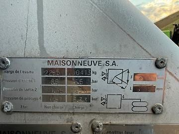 Mercedes-Benz Axor (2013) 2533 6x2 cisterna na vodu  - fotka 12 z 27