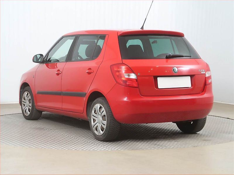 Škoda Fabia (2010) 1.2, rezervace - fotka 4 z 12