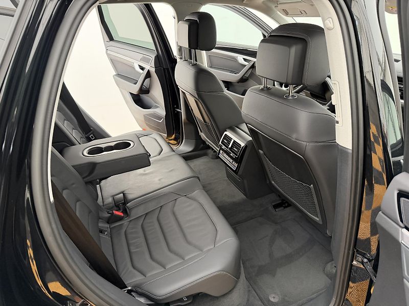 Volkswagen Touareg 3.0Tdi*1-MAJ*DPH*REZERVACE* - fotka 17 z 49