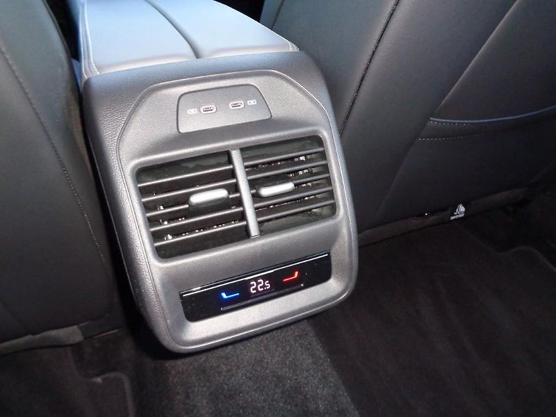 Volkswagen Passat 2.0 TDI DSG Elegance  110 kW - fotka 27 z 30