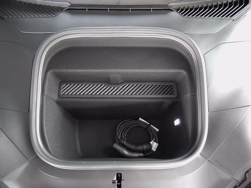 Porsche Cayenne Electric Pano HuD 360 Chrono T - fotka 22 z 22