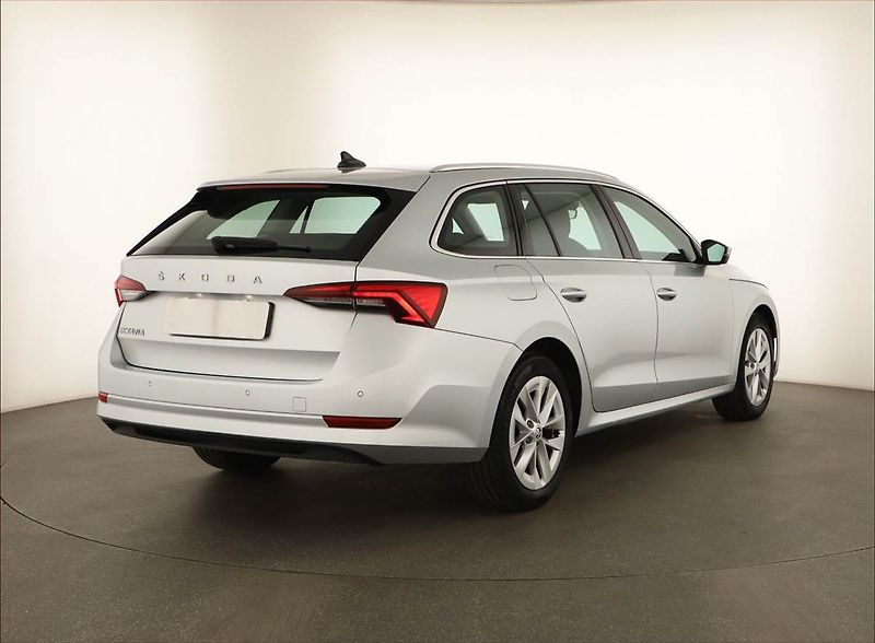 Škoda Octavia (2021) Style 1.5 TSI, ČR,1.maj - fotka 5 z 13