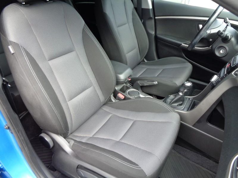 Hyundai i30 1.6i GDI Weekend - fotka 16 z 25