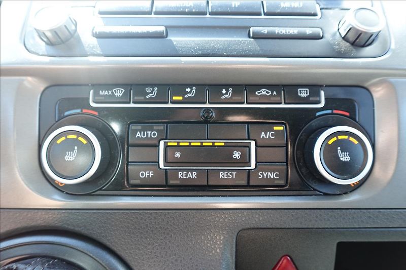 Volkswagen Caravelle 2,0 TDi  L2H1 8MÍST KLIMA - fotka 35 z 37