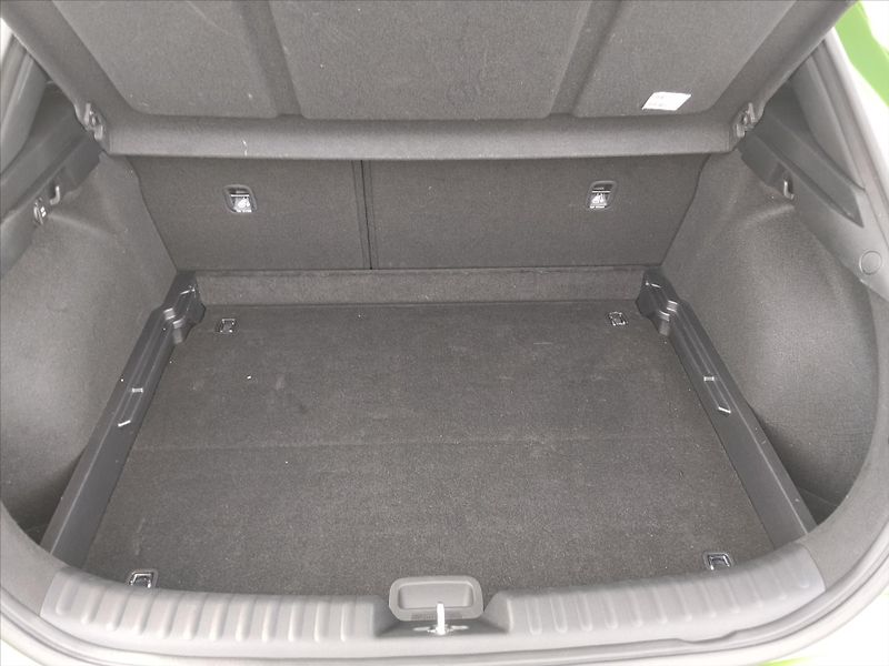 Kia XCeed 1,5   1.5 T-GDI 117Kw GT Line, - fotka 31 z 35