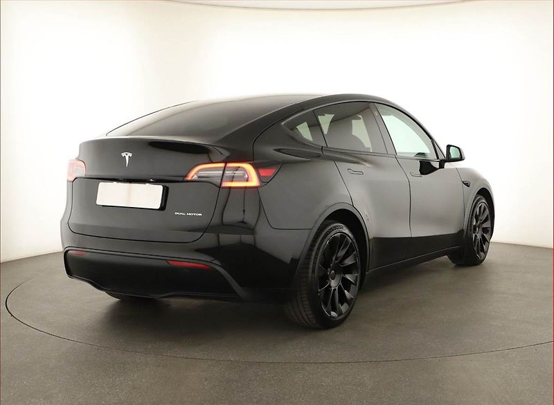 Tesla Model Y (2023) Long Range AWD 79kWh, SoH 91% - fotka 5 z 27