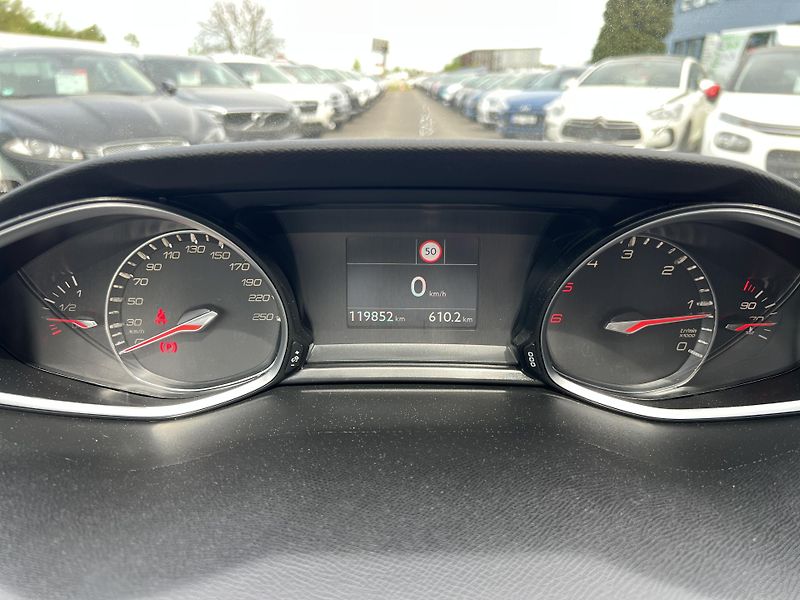 Peugeot 308 1.6HDi NAVI KLIMA TAŽNÉ ALU - fotka 16 z 45