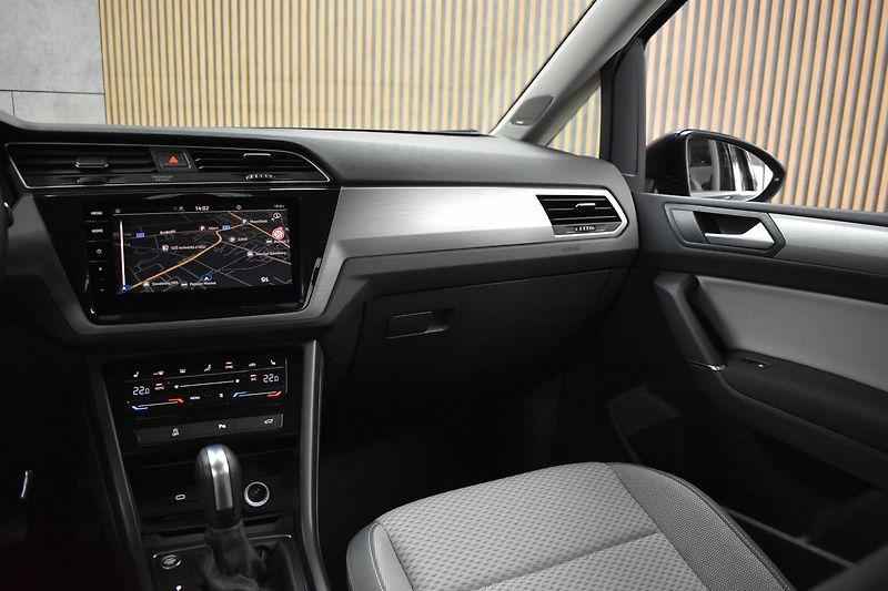 Volkswagen Touran 1.5 TSI TAŽNÉ*7.MÍST*DPH*ČR 1M - fotka 10 z 45