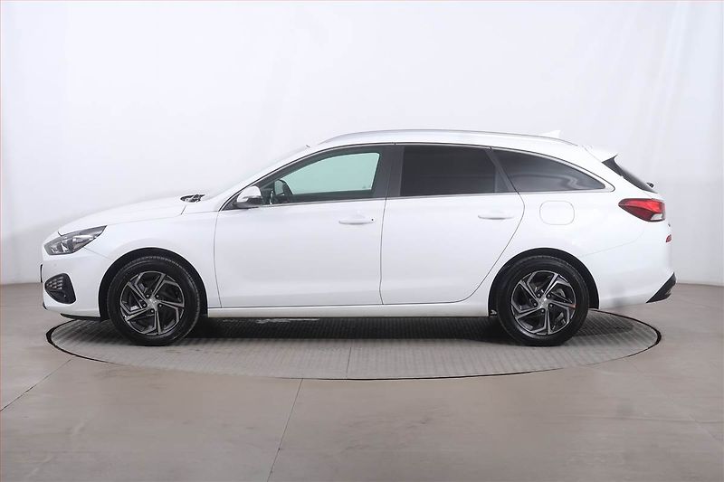 Hyundai i30 (2023) 1.5 DPI, Tempomat - fotka 3 z 20