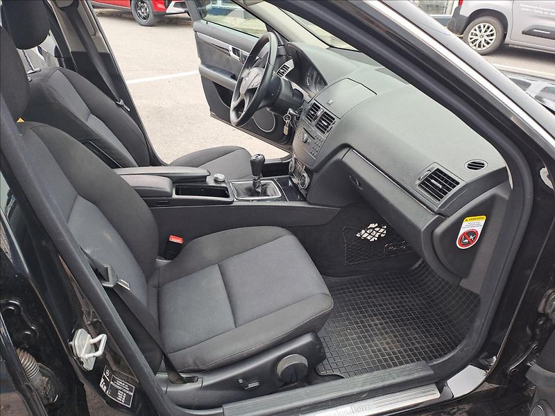 Mercedes-Benz Třídy C 200 CDI - fotka 7 z 15