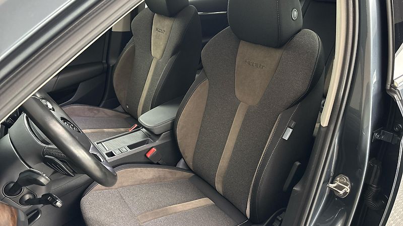 Škoda Octavia 2.0 TDI DSG 4x4 Scout Combi - fotka 15 z 28
