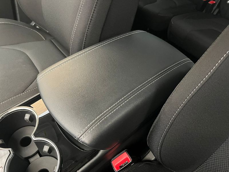 Ford S-MAX 2,5 HEV Titanium 7míst - fotka 27 z 70