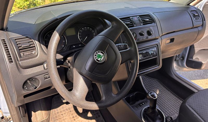 Škoda Fabia (2010) 1,2 TSI 63kW, nová STK - fotka 7 z 21