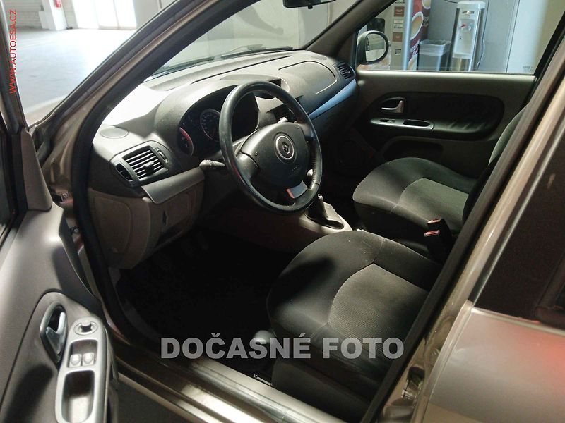 Renault Thalia (2011) 1.2 i, ČR, AC, park.asist - fotka 3 z 3