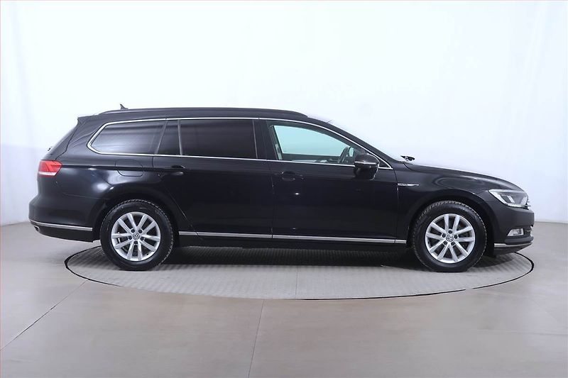 Volkswagen Passat (2017) 2.0 TDI, 4X4, Automat - fotka 6 z 25