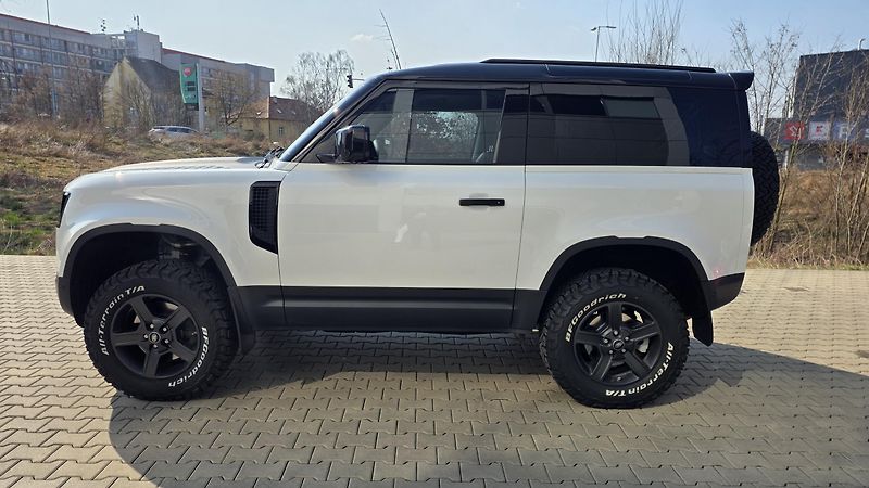 Land Rover Defender (2021) TOP STAV VZDUCH VELKÝ SERVIS - fotka 15 z 17