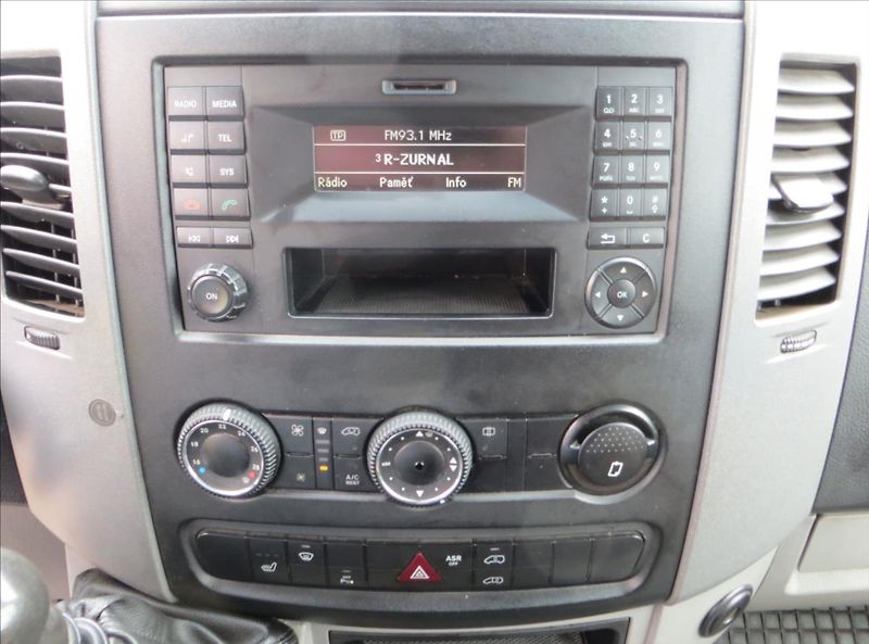 Volkswagen Crafter 2,0 TDI L3H3 5míst TZ Nez.top - fotka 16 z 23