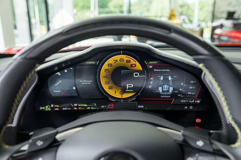 Ferrari 296 GTB Carplay/Lift/Carbon/Racing Sea - fotka 12 z 23