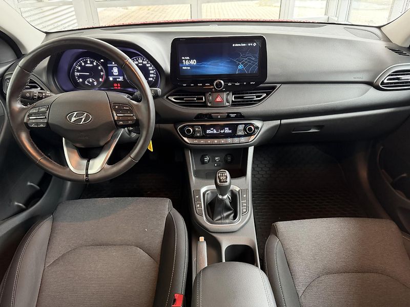 Hyundai i30 (2023) 1.0T-GDi 88kW SMART+NAVI - fotka 11 z 21