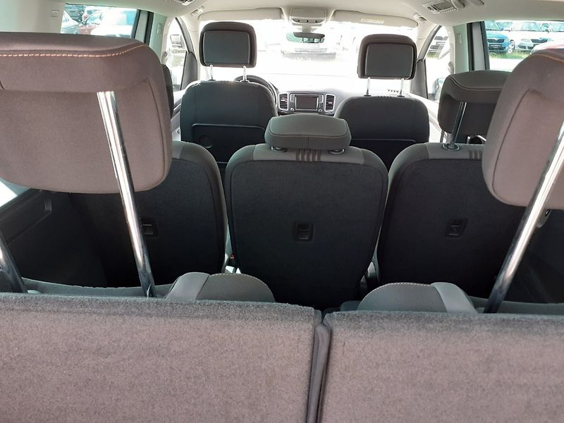 Volkswagen Sharan (2017) 2.0 TDI 4X4 DSG 7 MÍST. - fotka 28 z 48