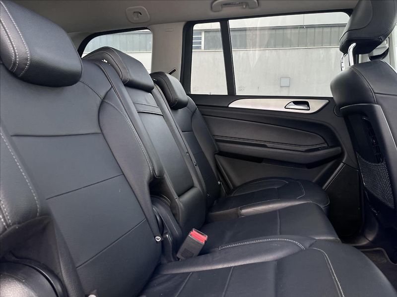 Mercedes-Benz GLS 350d 4MATIC - fotka 19 z 22