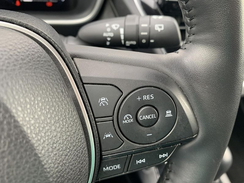 Toyota Corolla Cross STYLE TECH 2.0 HEV 143kW AT - fotka 20 z 32