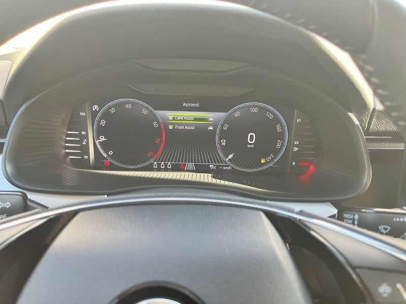 Škoda Kamiq (2021) AMBITION 1.5TSi 110kW M6F - fotka 18 z 23