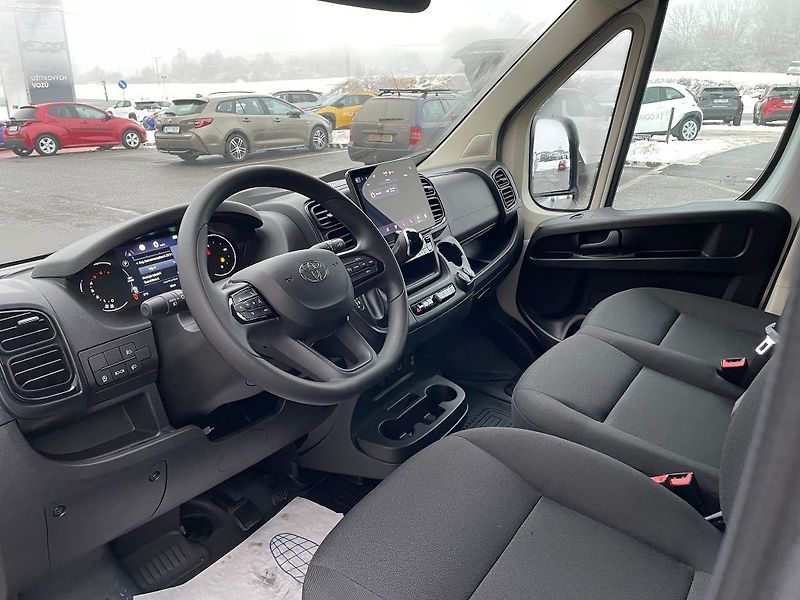 Toyota Proace Max MY25 2.2L 8AT - fotka 11 z 23