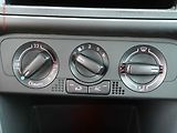 Volkswagen Polo (2010) 1.2i, 2.maj,ČR, Klima - náhled 12