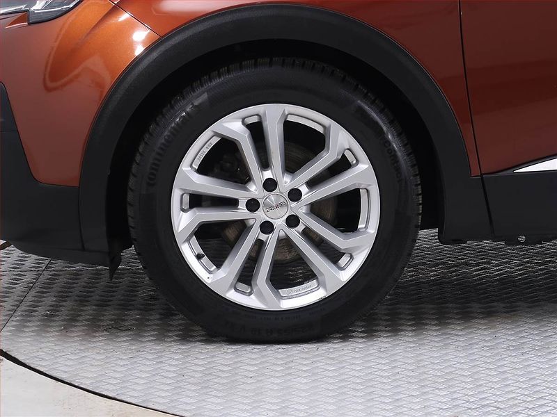 Peugeot 3008 (2019) Allure 1.5 BlueHDi, ČR,1.maj - fotka 15 z 20