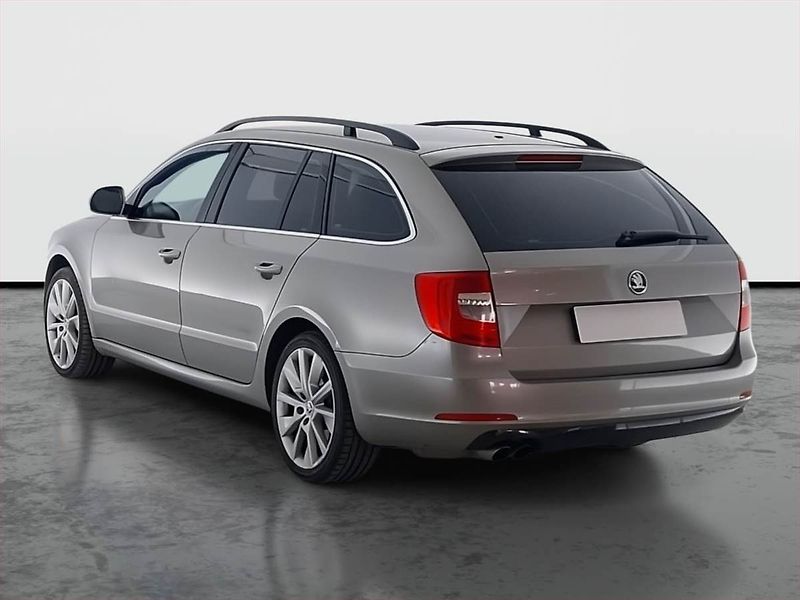 Škoda Superb (2013) Ambition 2.0 TDI, Xenony - fotka 4 z 25
