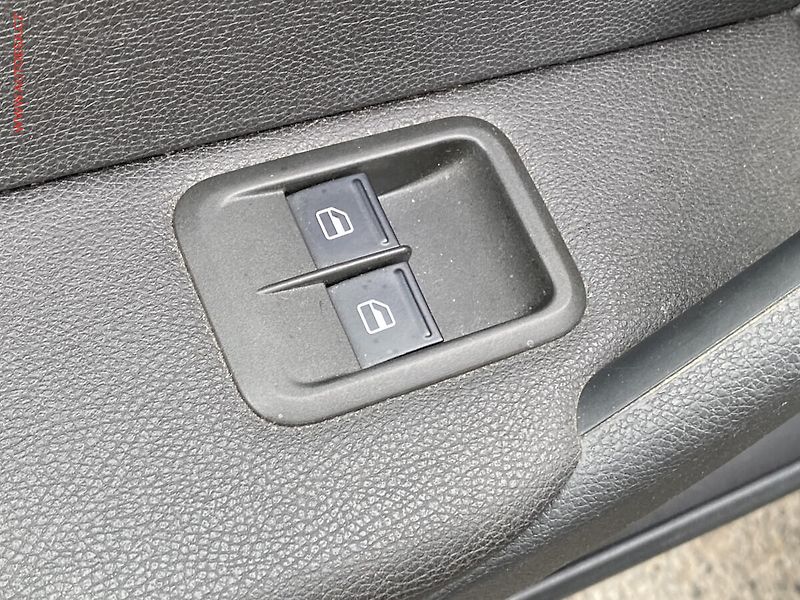 Škoda Yeti (2012) 1.2 TSi, AC, výhřev sed - fotka 11 z 16