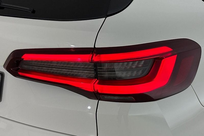 BMW X5 xDrive40d - fotka 5 z 28