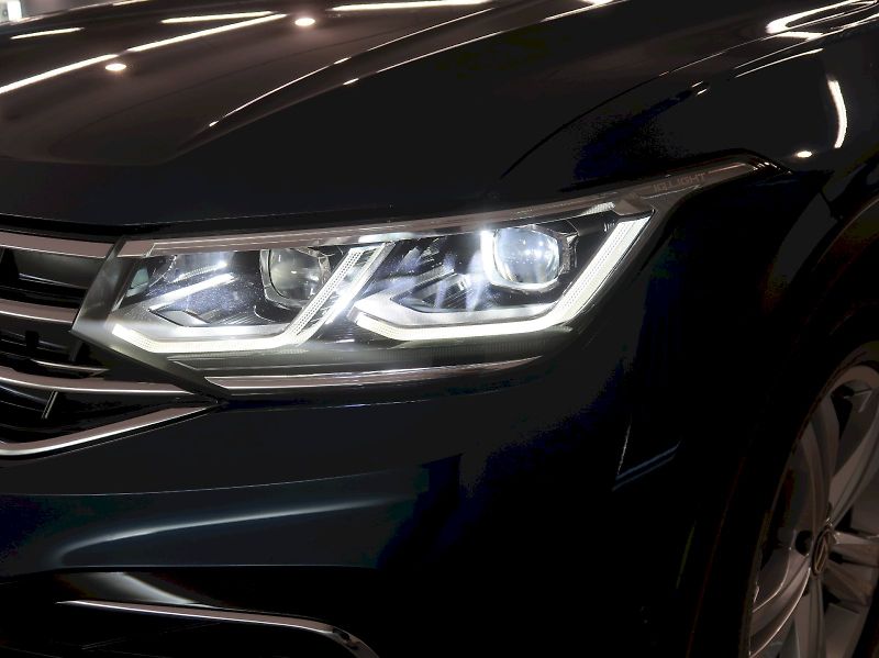Volkswagen Tiguan (2021) R-LINE 2.0TSI 140KW 4x4 DSG - fotka 10 z 40