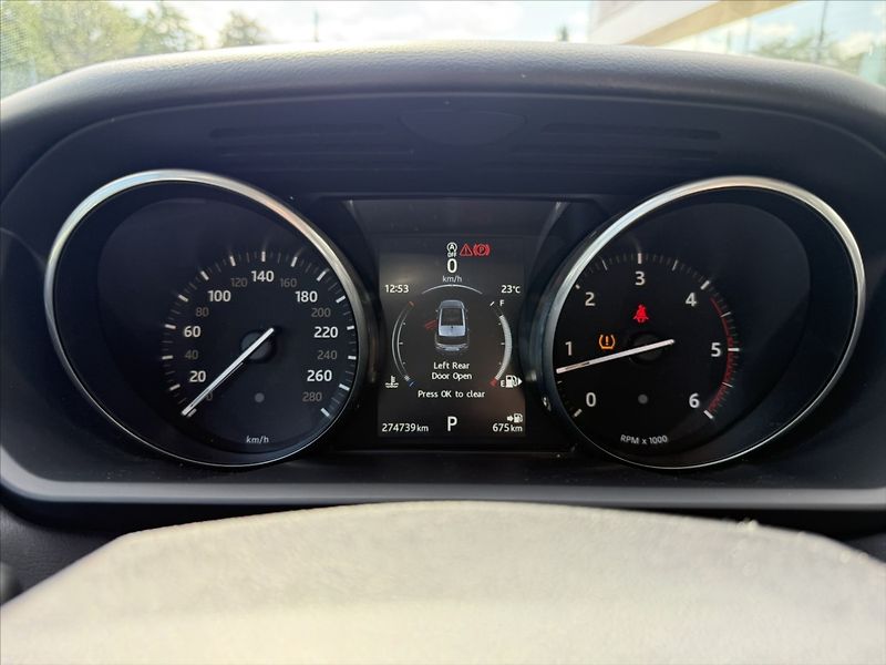 Land Rover Range Rover Sport 3,0 SE SDV6 - fotka 19 z 26