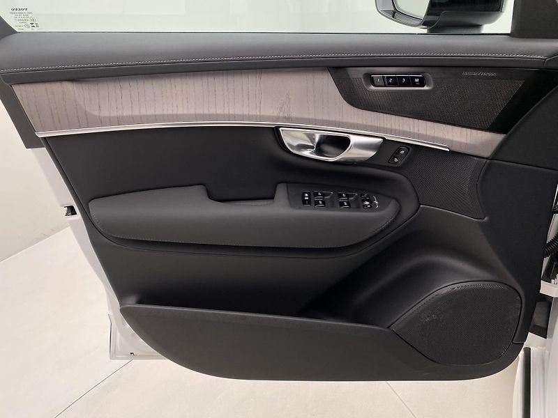 Volvo XC90 T8 AWD RECHARGE DARK REZERVACE - fotka 7 z 67