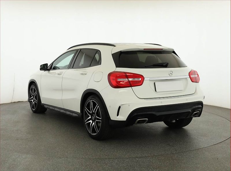 Mercedes-Benz GLA (2017) AMG line 220 d, Automat - fotka 4 z 20