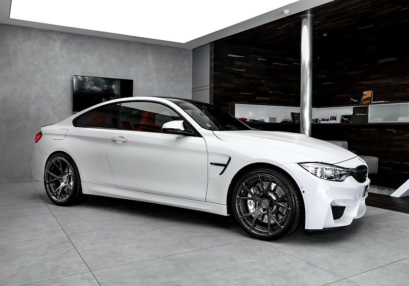 BMW M4 (2015) 3.0 /382kW - fotka 4 z 24