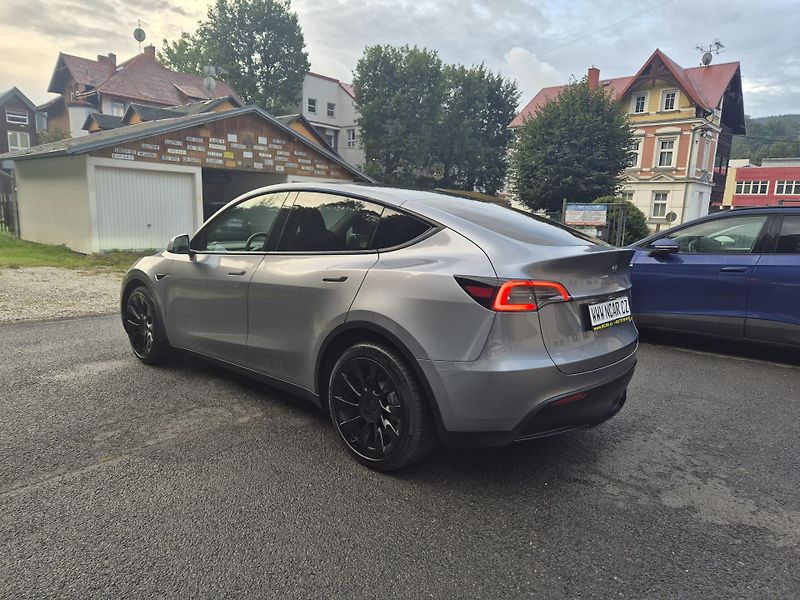 Tesla Model Y LONG RANGE DUAL MOTOR 95,0% - fotka 4 z 49